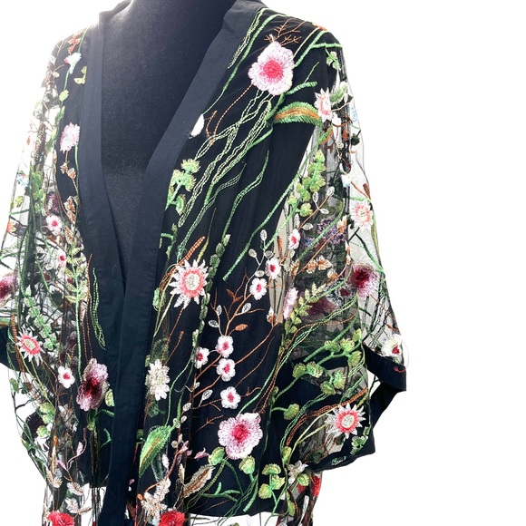Kimono, botanical embroidery, beautiful detail. One size, new with tag. - Picture 2 of 12